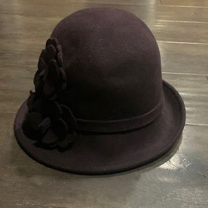 deLux hat, bought at Simons, never worn